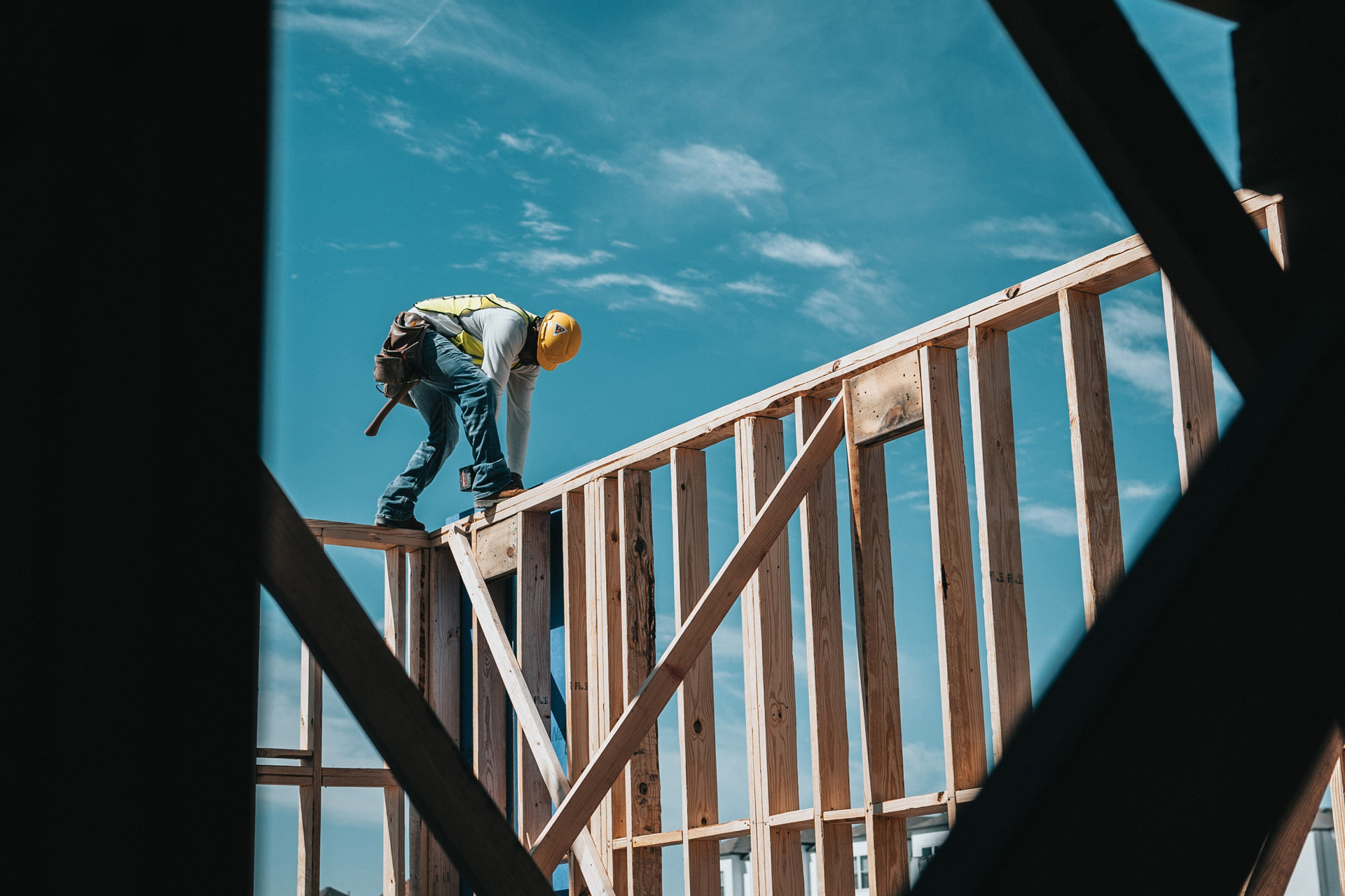 This shows a contactor workers with demonstrates loudoun stairs commitment to working with homebuilders. 